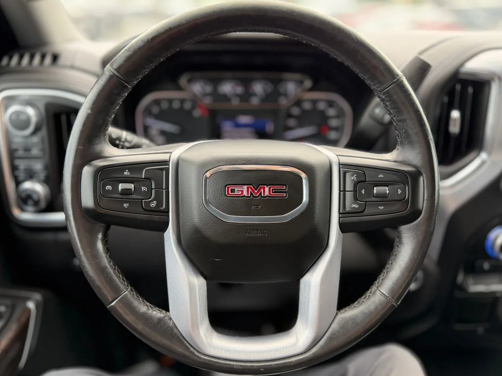 Used 2022 White GMC Elevation image 10