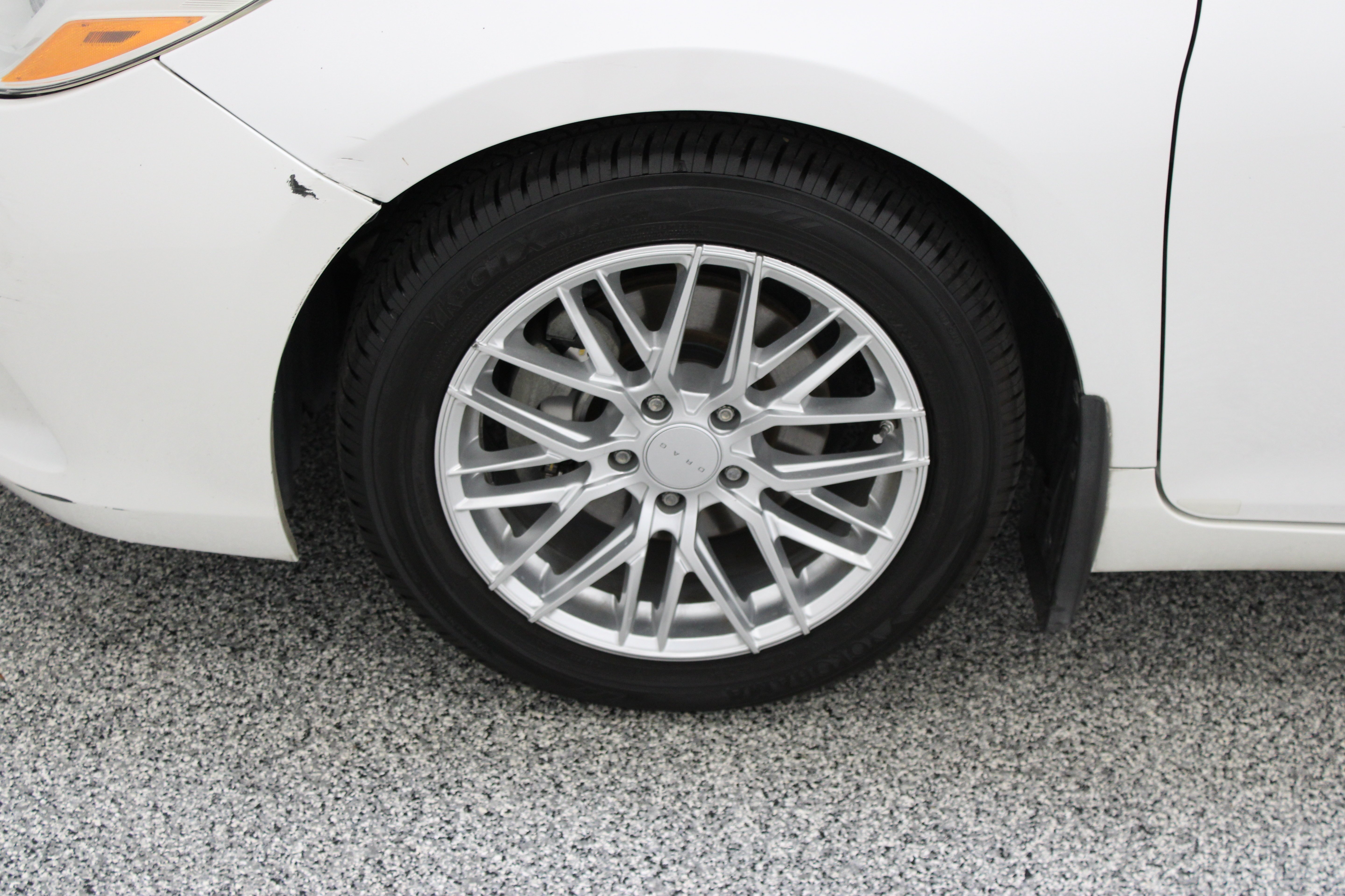 Used 2015 Blizzard Pearl Toyota XLE 3.5L image 11