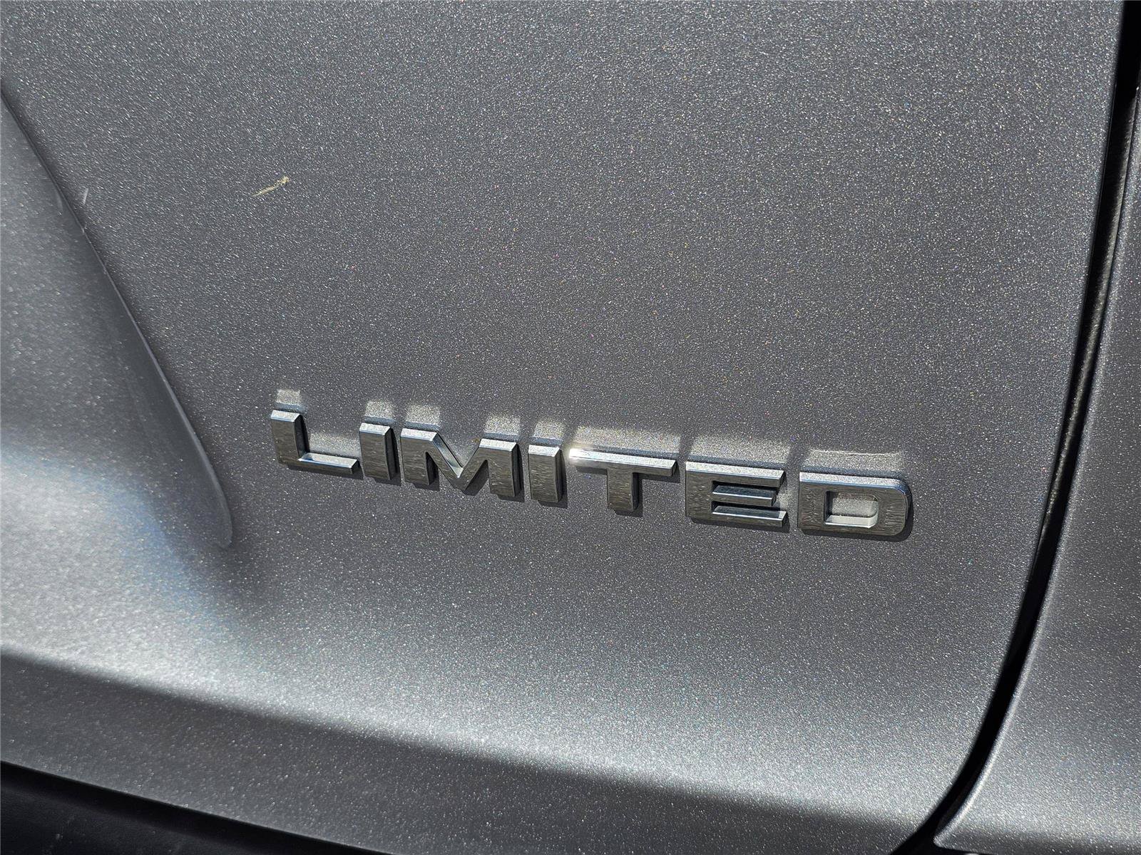 Used 2019 Billet Silver Metallic Clearcoat Jeep Limited image 10
