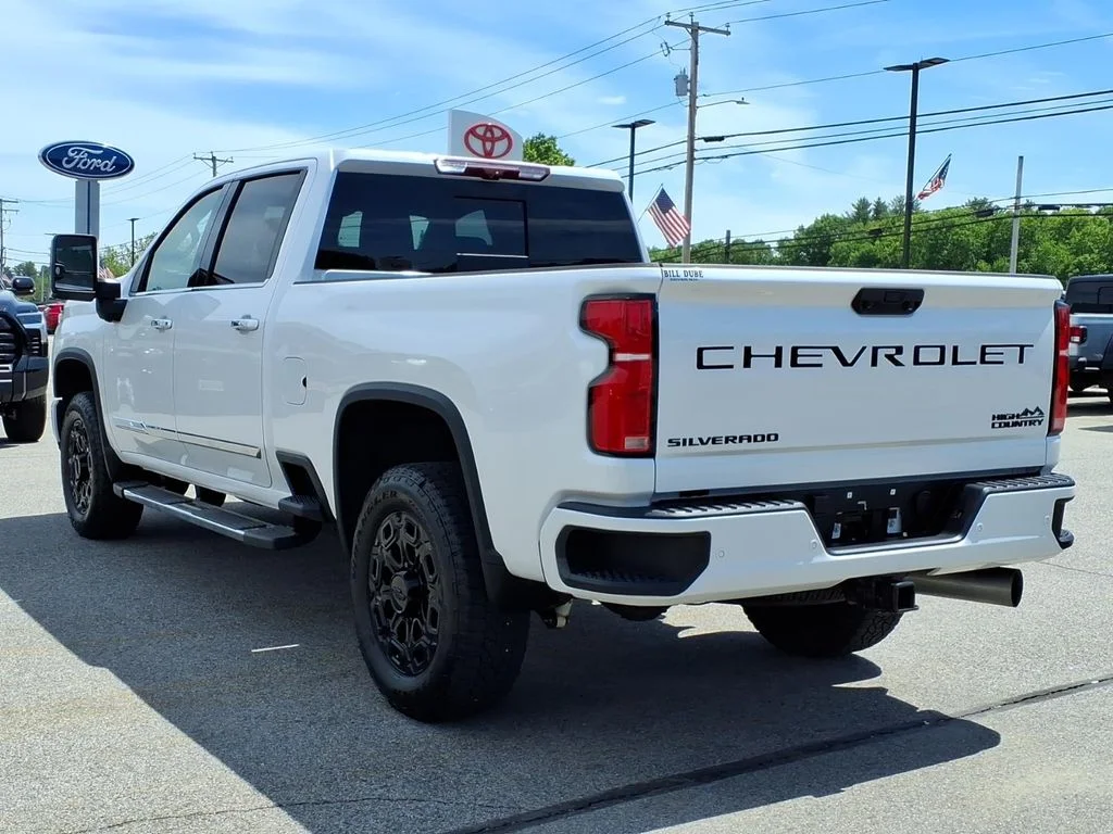 Used 2025 Beige Chevrolet High Country image 20