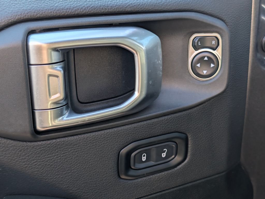 2025 Jeep Wrangler 4-Door Sahara - Photo 19