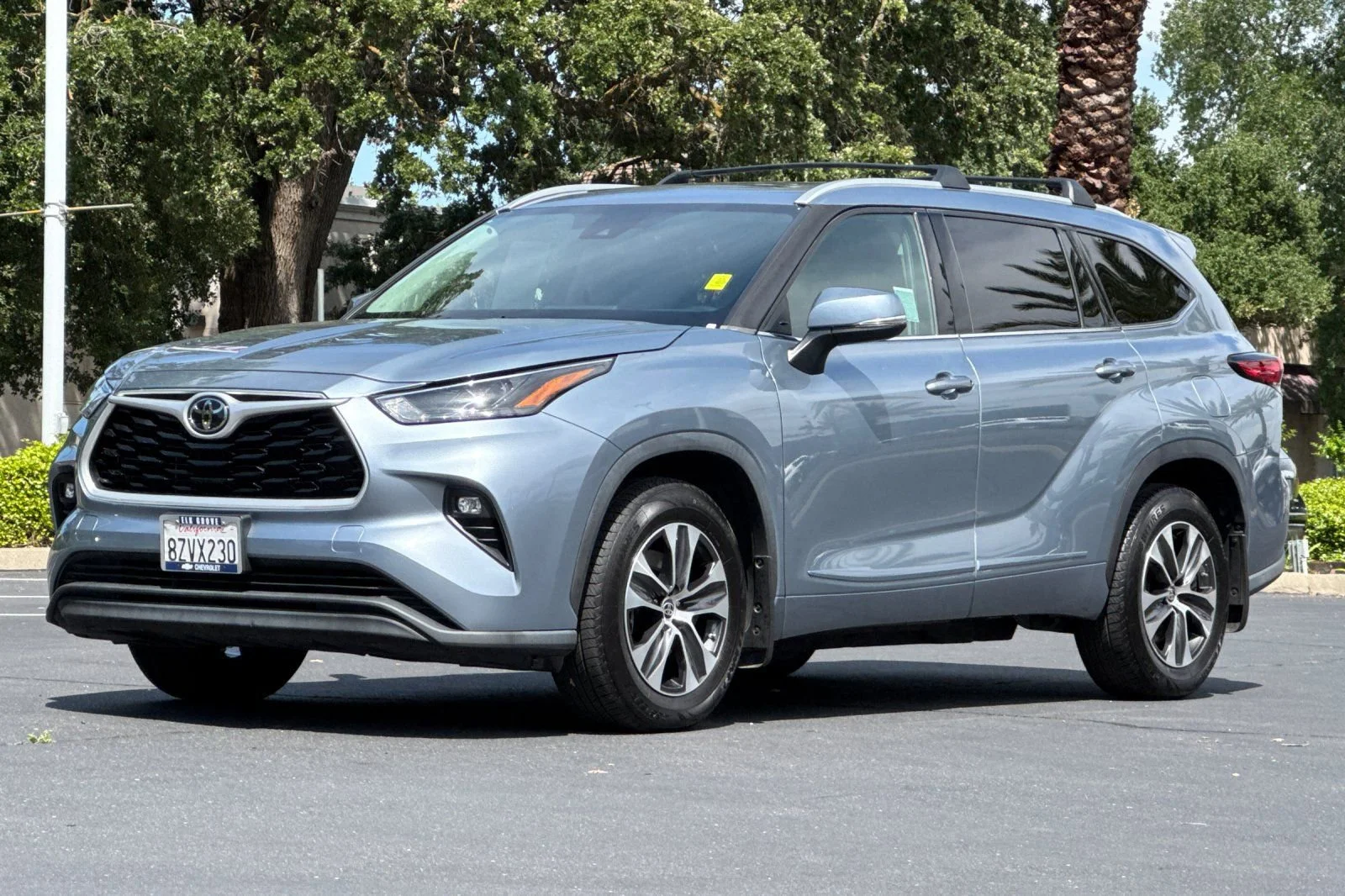 Used 2022 Moon Dust Toyota XLE image 7