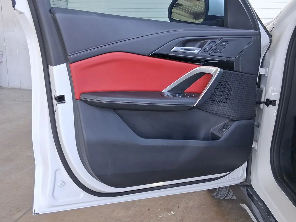 Used 2024 White BMW xDrive28i image 14