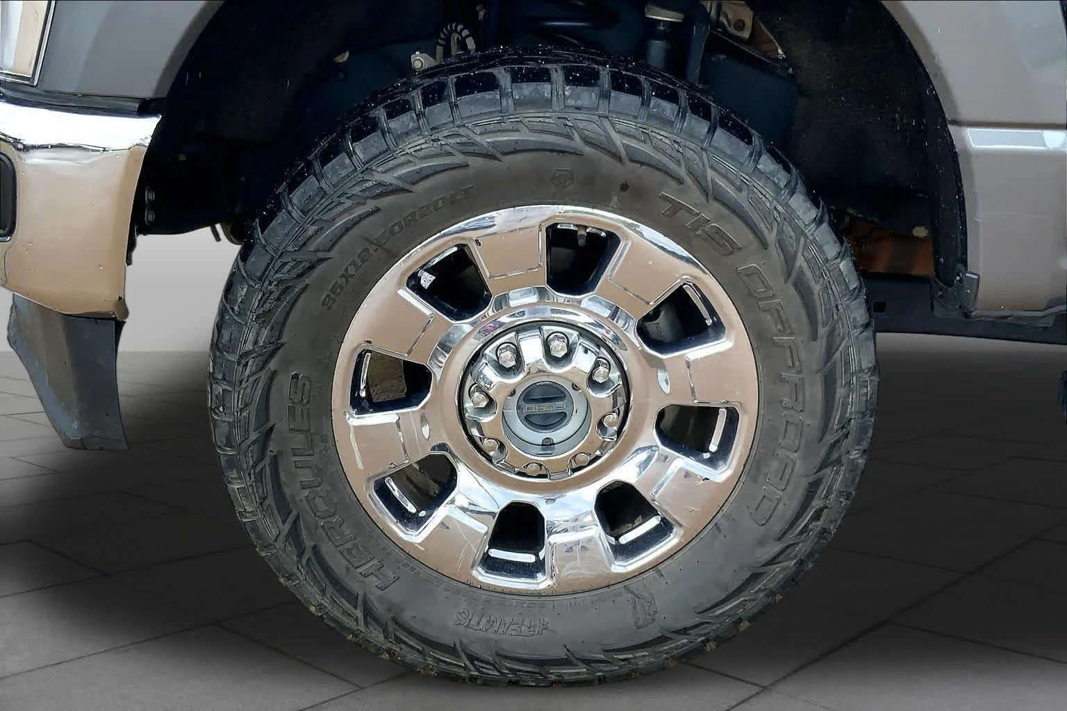 Used 2024 Carbonized Gray Metallic Ford LARIAT image 9
