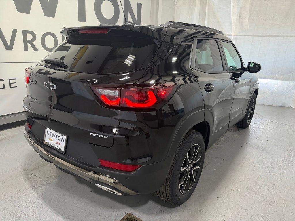New 2026 Mosaic Black Metallic Chevrolet ACTIV image 31