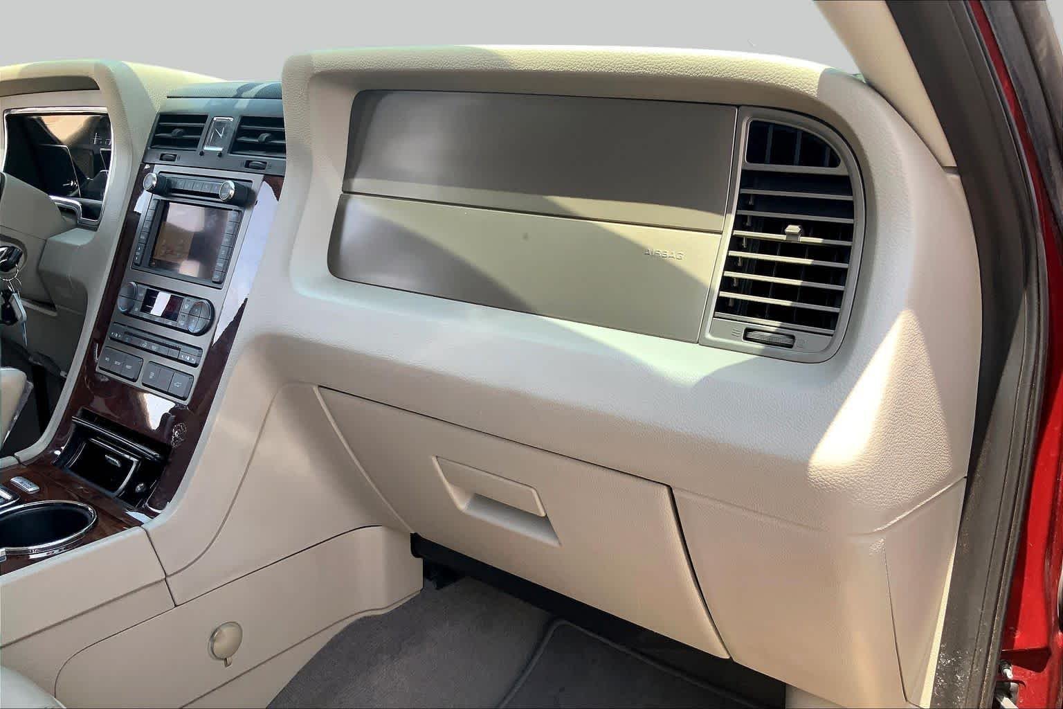 Used 2013 Ruby Red Metallic Tinted Clearcoat Lincoln  image 18