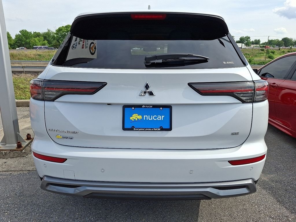 Used 2025  Mitsubishi SE image 4