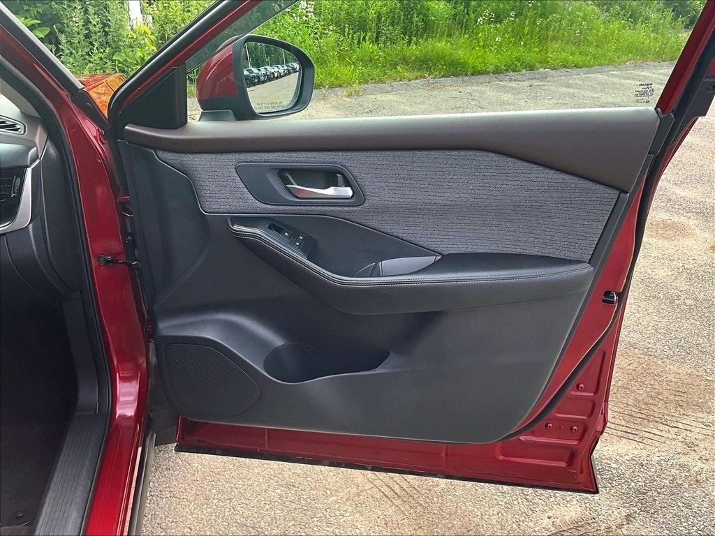 Used 2023 Red Nissan SV image 12