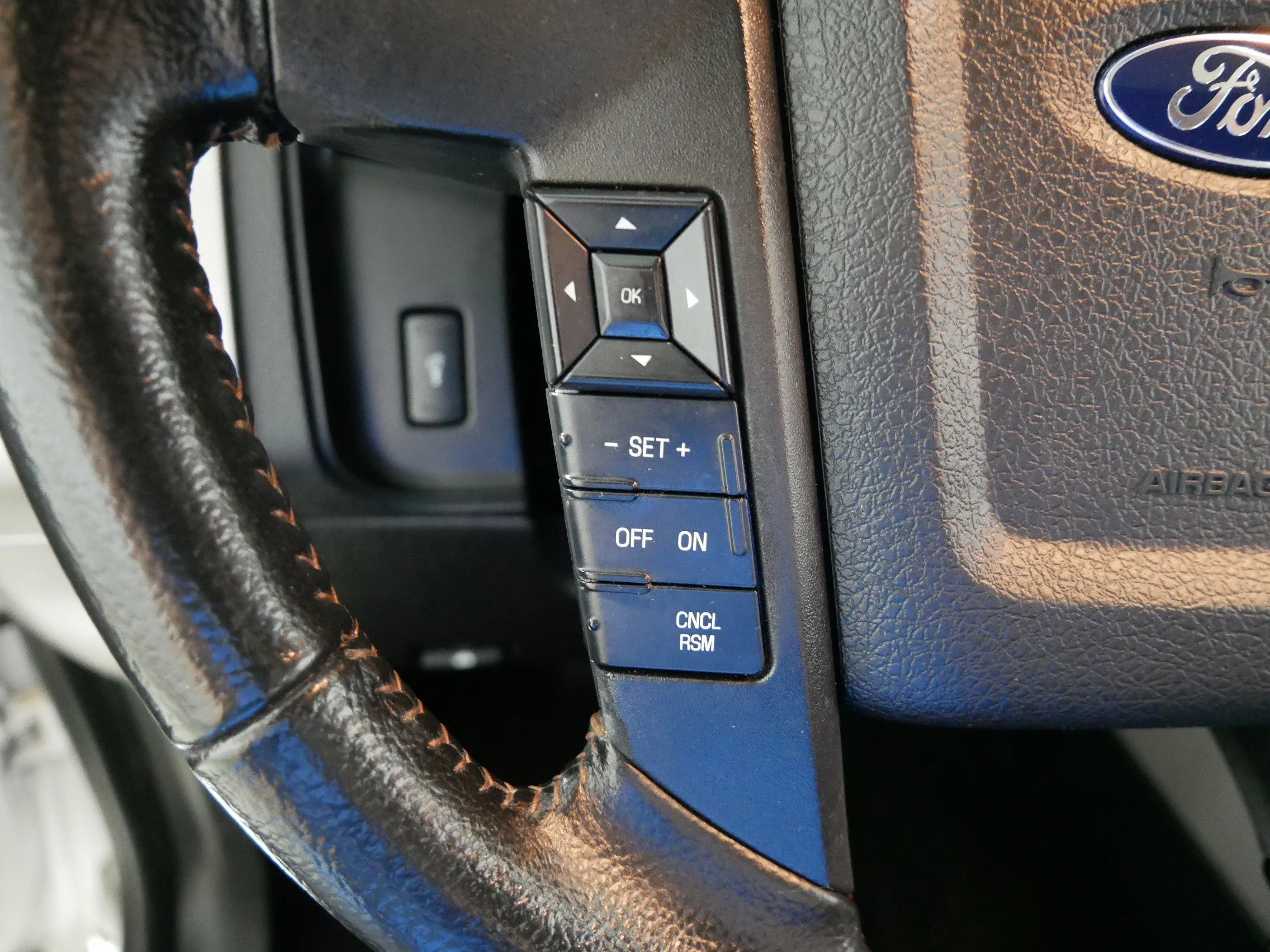 Used 2015 White Platinum Metallic Tri-Coat Ford King Ranch image 27