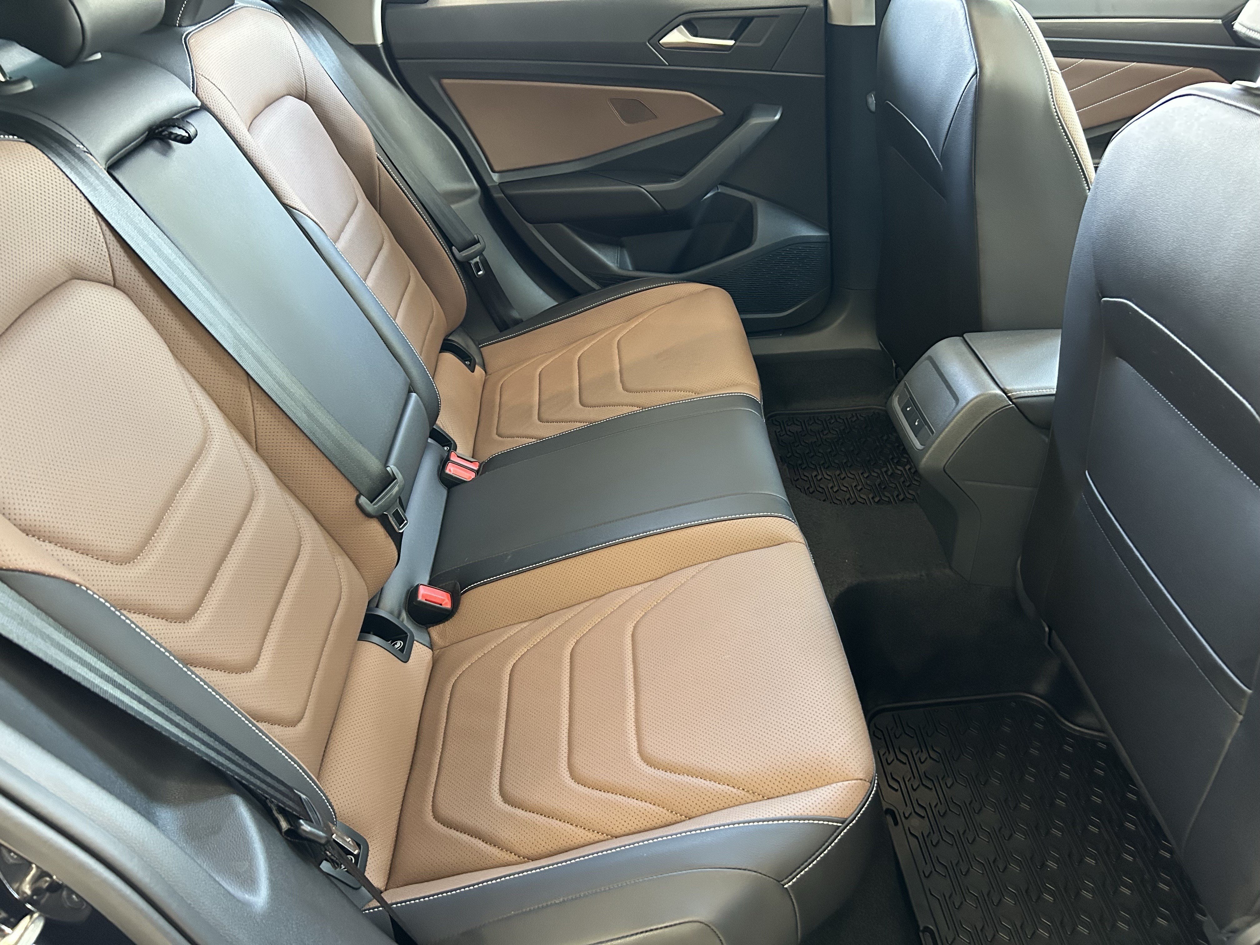 New 2026 Deep Black Pearl Volkswagen SEL image 9