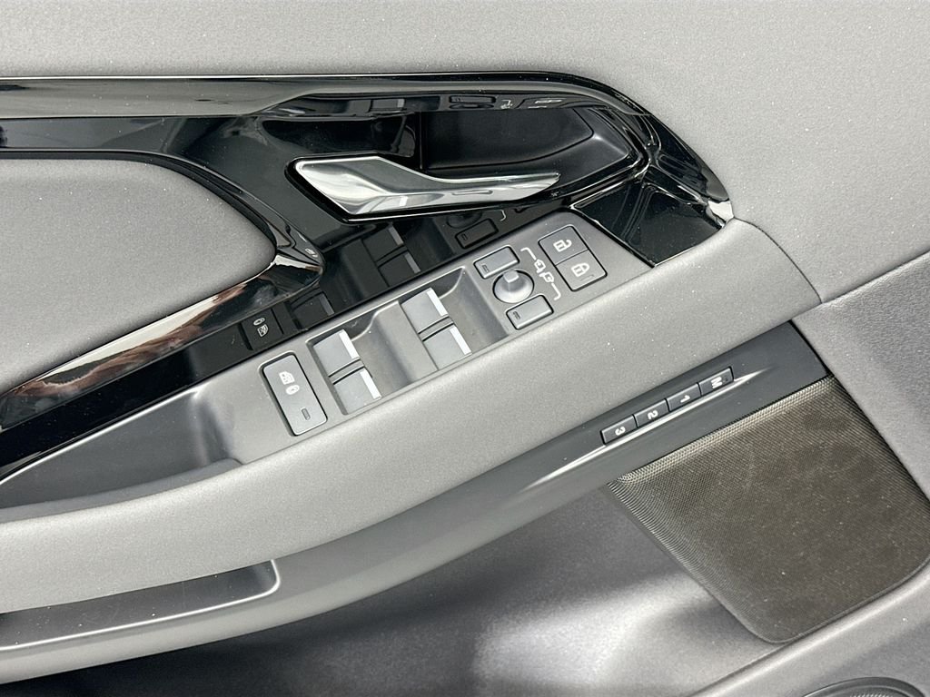 New 2026 Arroios Grey Metallic Land Rover S image 23