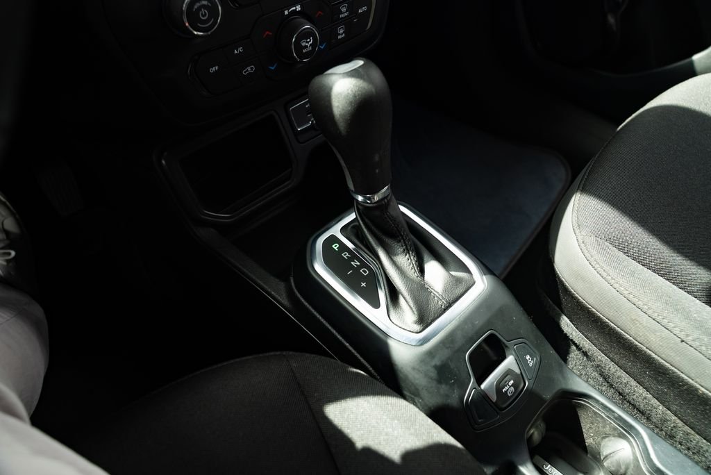 Used 2019 Black Clearcoat Jeep Latitude image 17