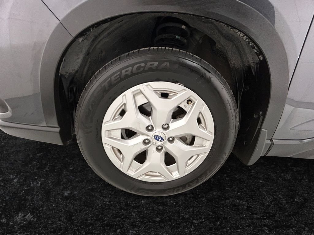 Used 2023 Gray Subaru Base image 27