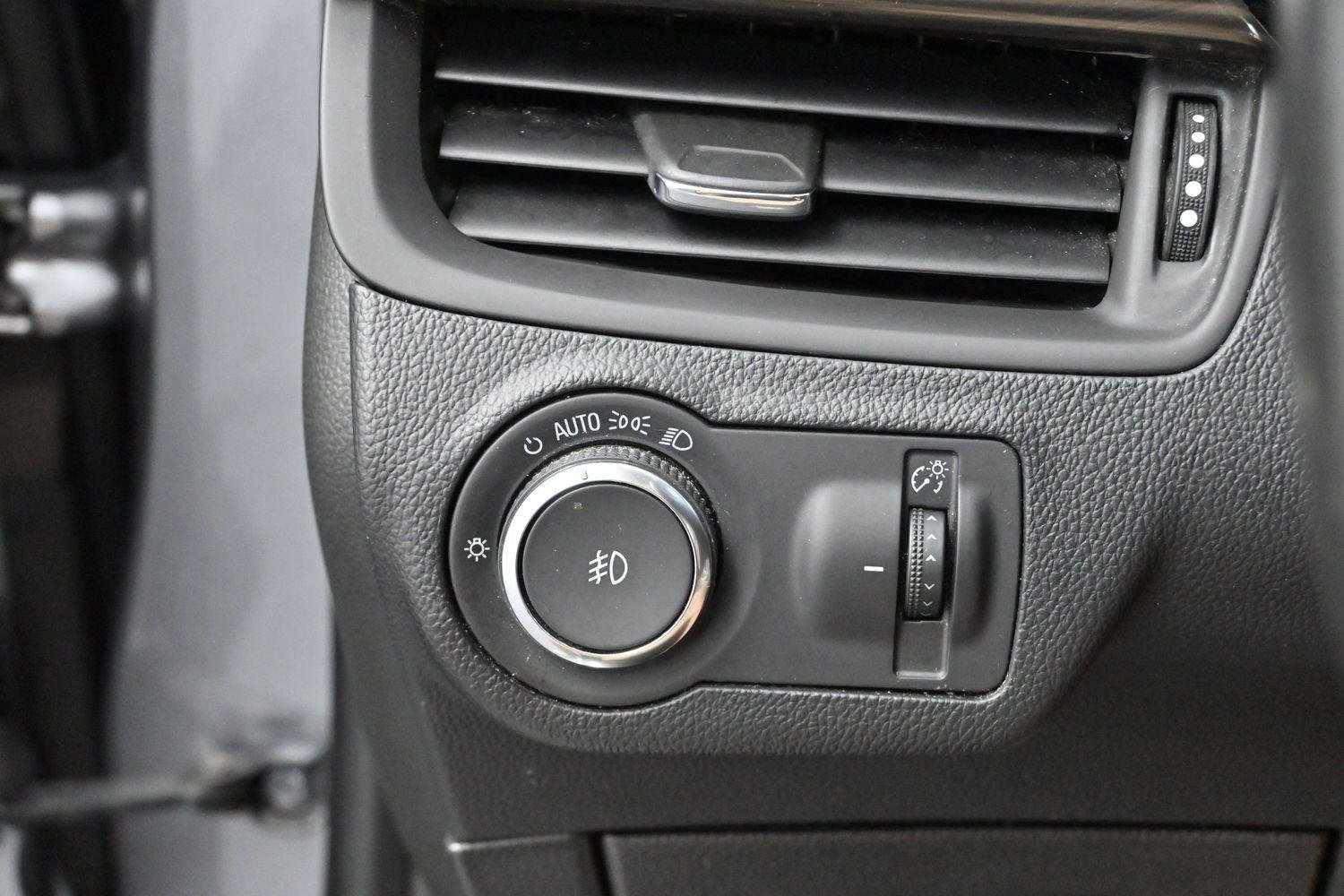 Used 2019 Satin Steel Metallic Buick Essence image 24