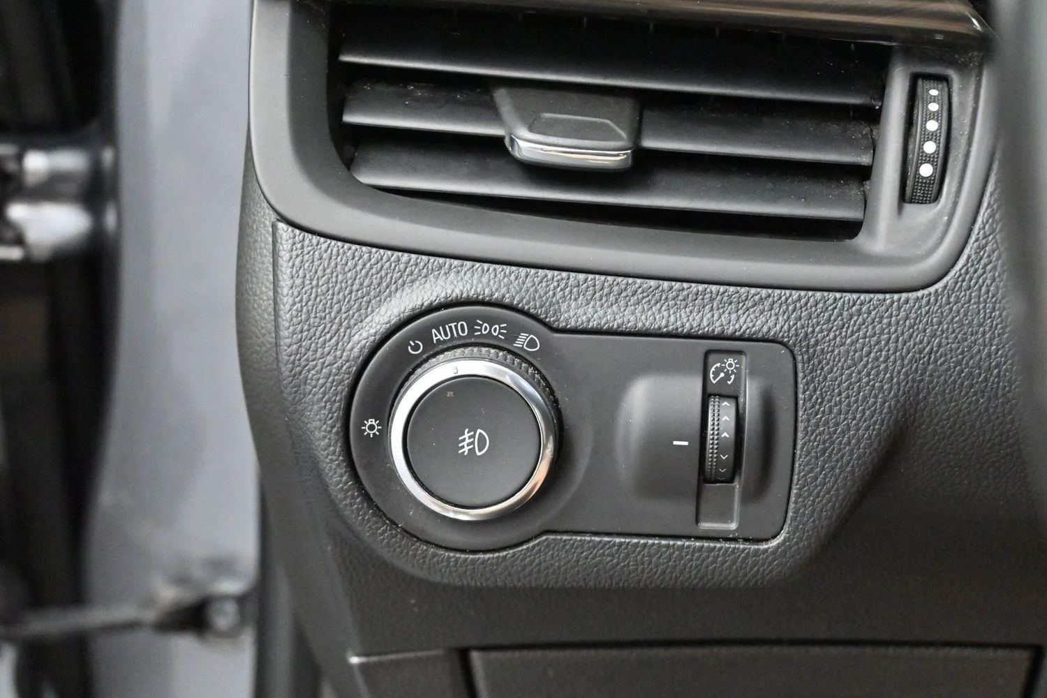 Used 2019 Satin Steel Metallic Buick Essence image 24
