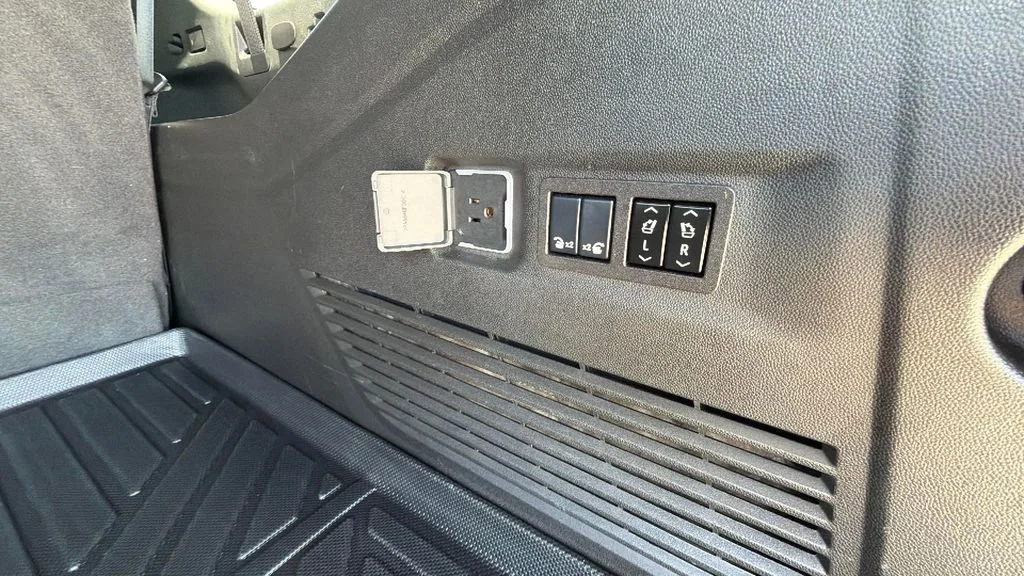Used 2024 Black Chevrolet Z71 image 32