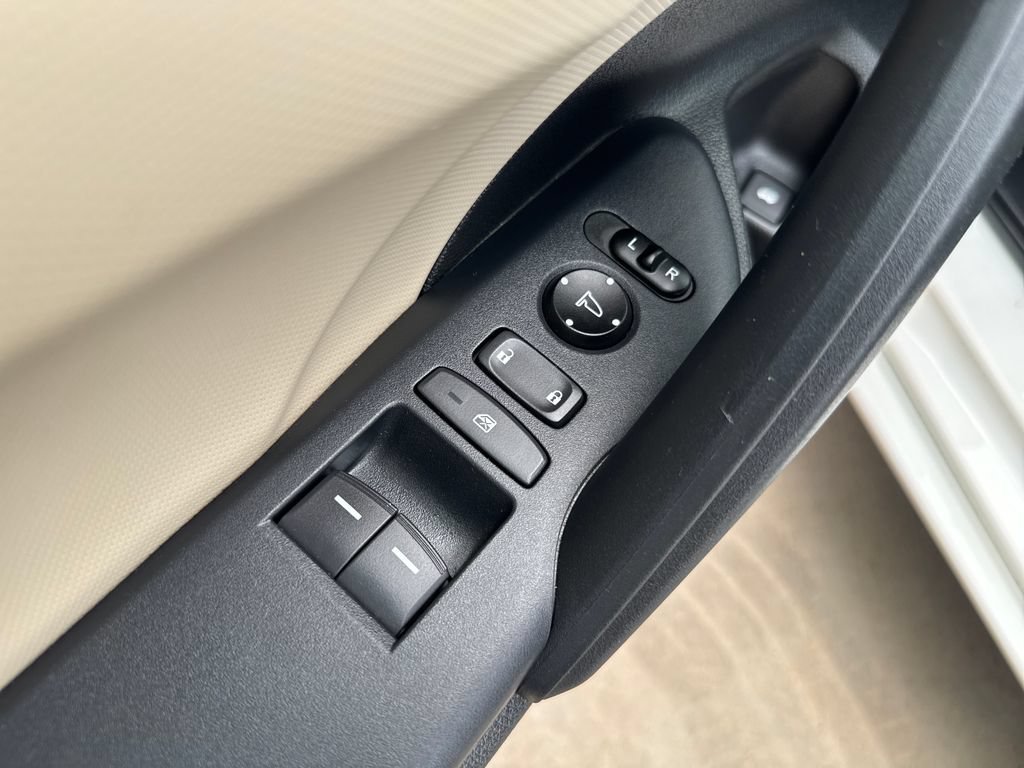 Used 2017  Honda LX image 11