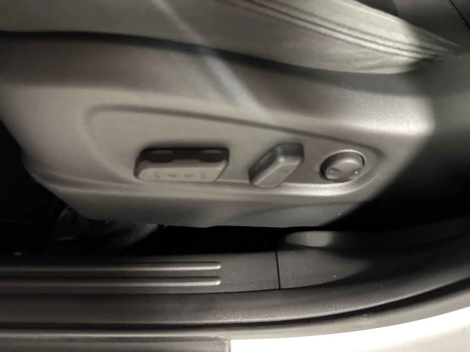 Used 2014 Bright Silver Kia Exclaim image 15