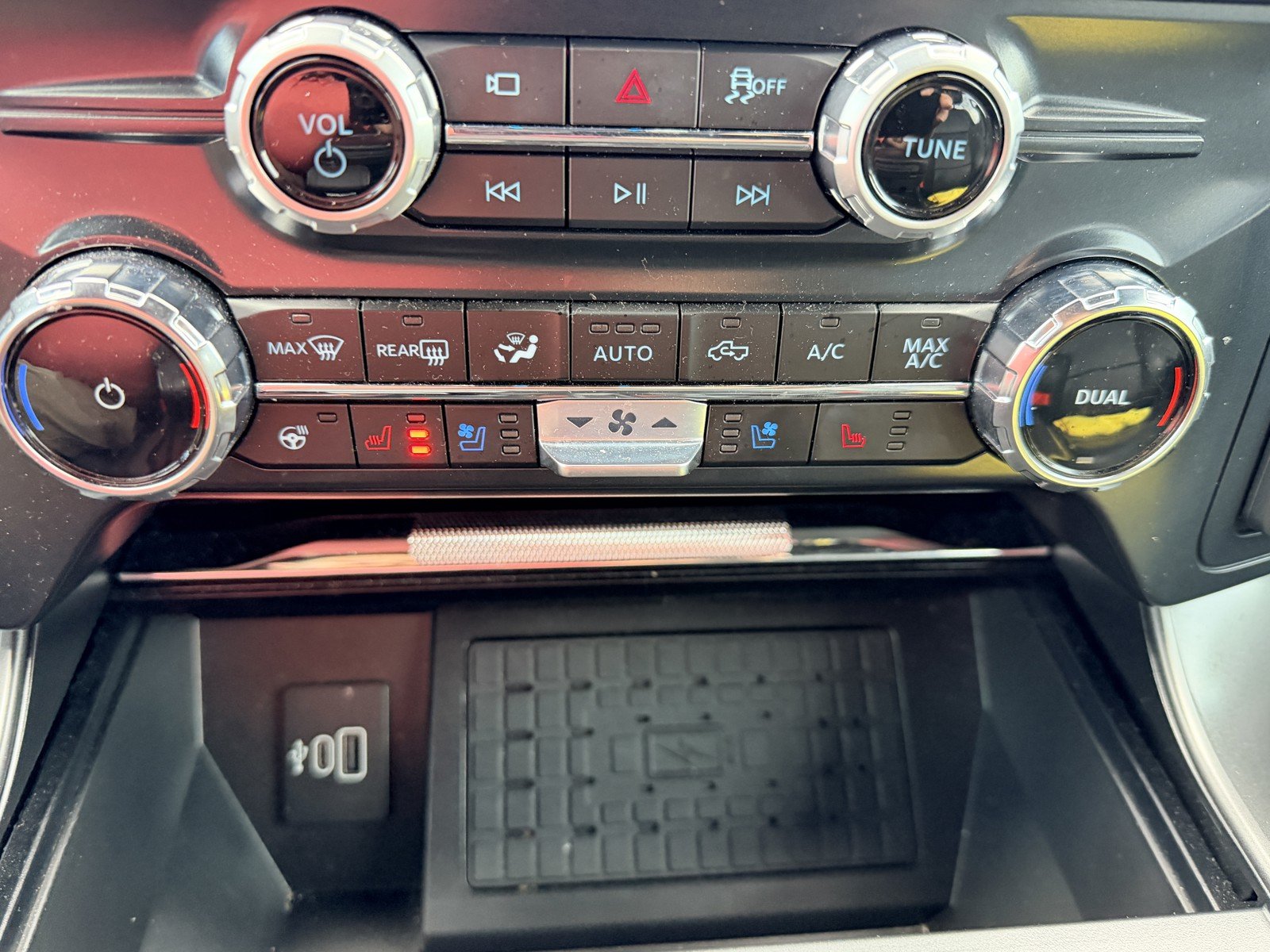 Used 2025 White Ford Lariat image 16
