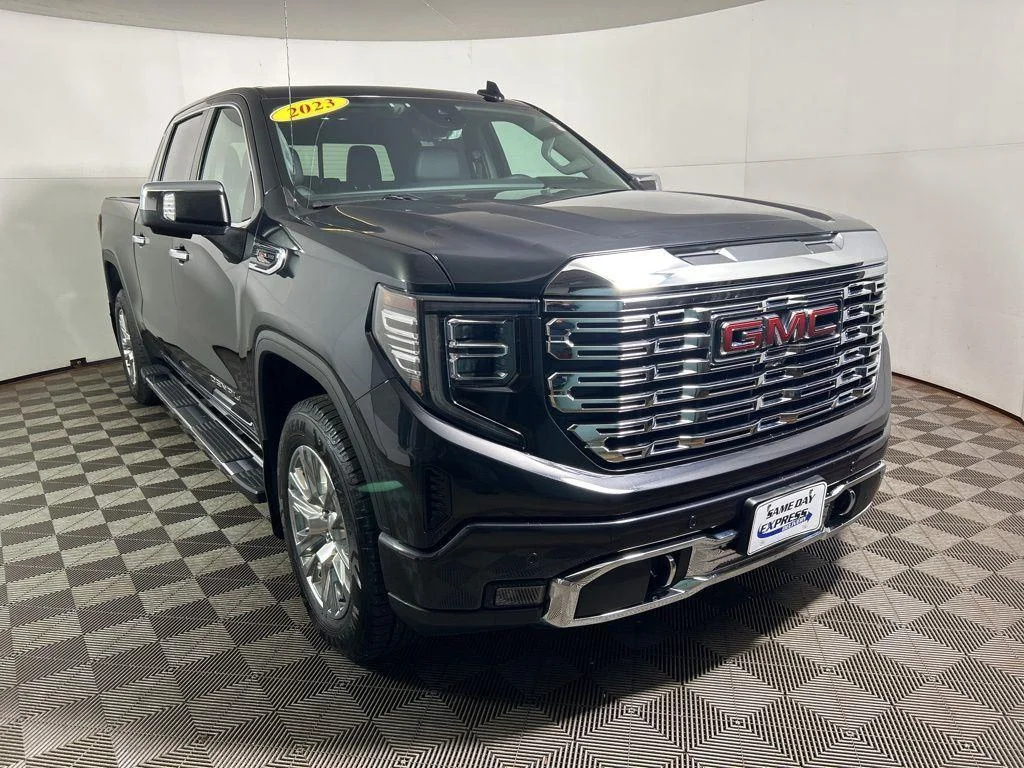 Used 2023 Titanium GMC Denali image 5