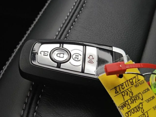 New 2026 Ruby Red Metallic Tinted Clearcoat Ford Outer Banks® image 27