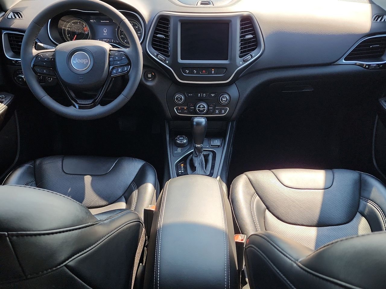 Used 2023 Hydro Blue Pearlcoat Jeep Altitude Lux image 22