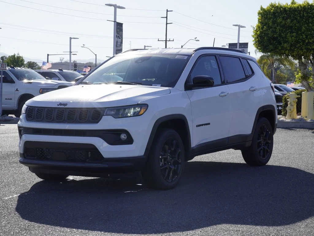 New 2026 Bright White Clearcoat Jeep Latitude image 8
