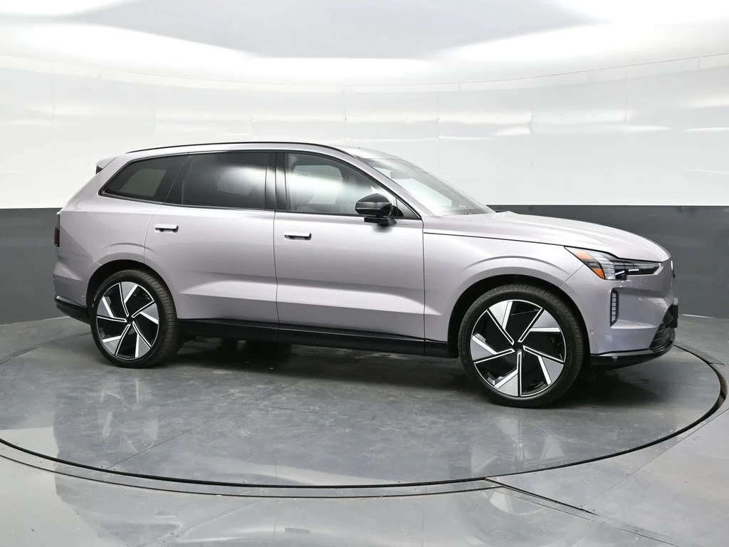 New 2026 Aurora Silver Volvo Ultra image 8