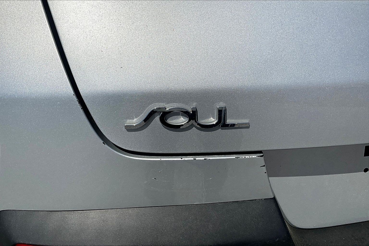 Used 2021 Silver Kia LX image 23
