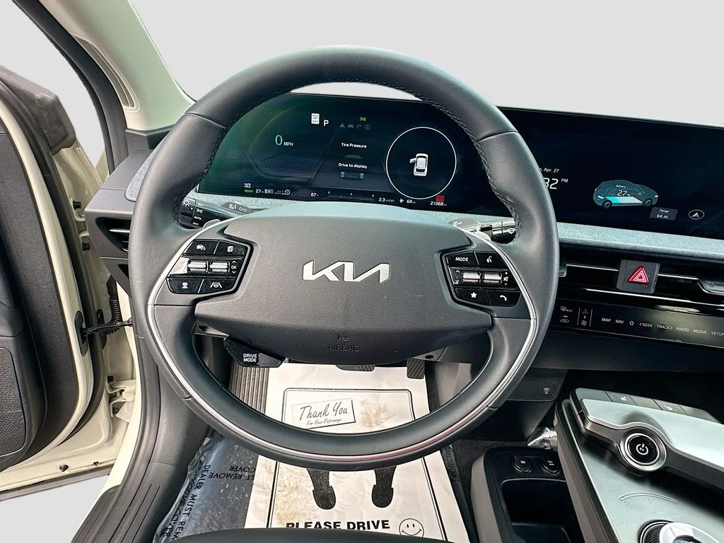 Certified Used 2024  Kia Light image 11