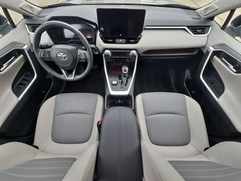 2024 Toyota RAV4 Limited - Photo 32