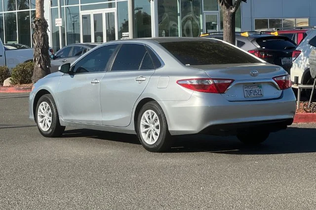 Used 2016 Silver Toyota LE image 6