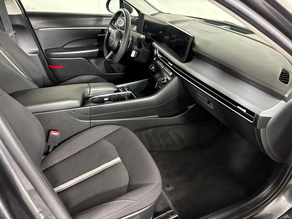 Used 2025 Gray Hyundai SEL image 11