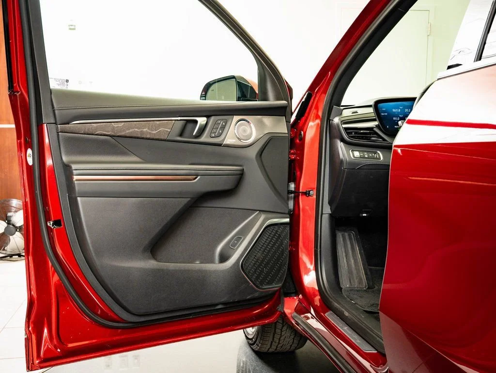 Used 2025 Cherry Red Tintcoat Buick Avenir image 28