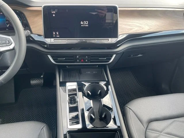New 2026 Black Volkswagen 2.0T SE w/Technology image 11