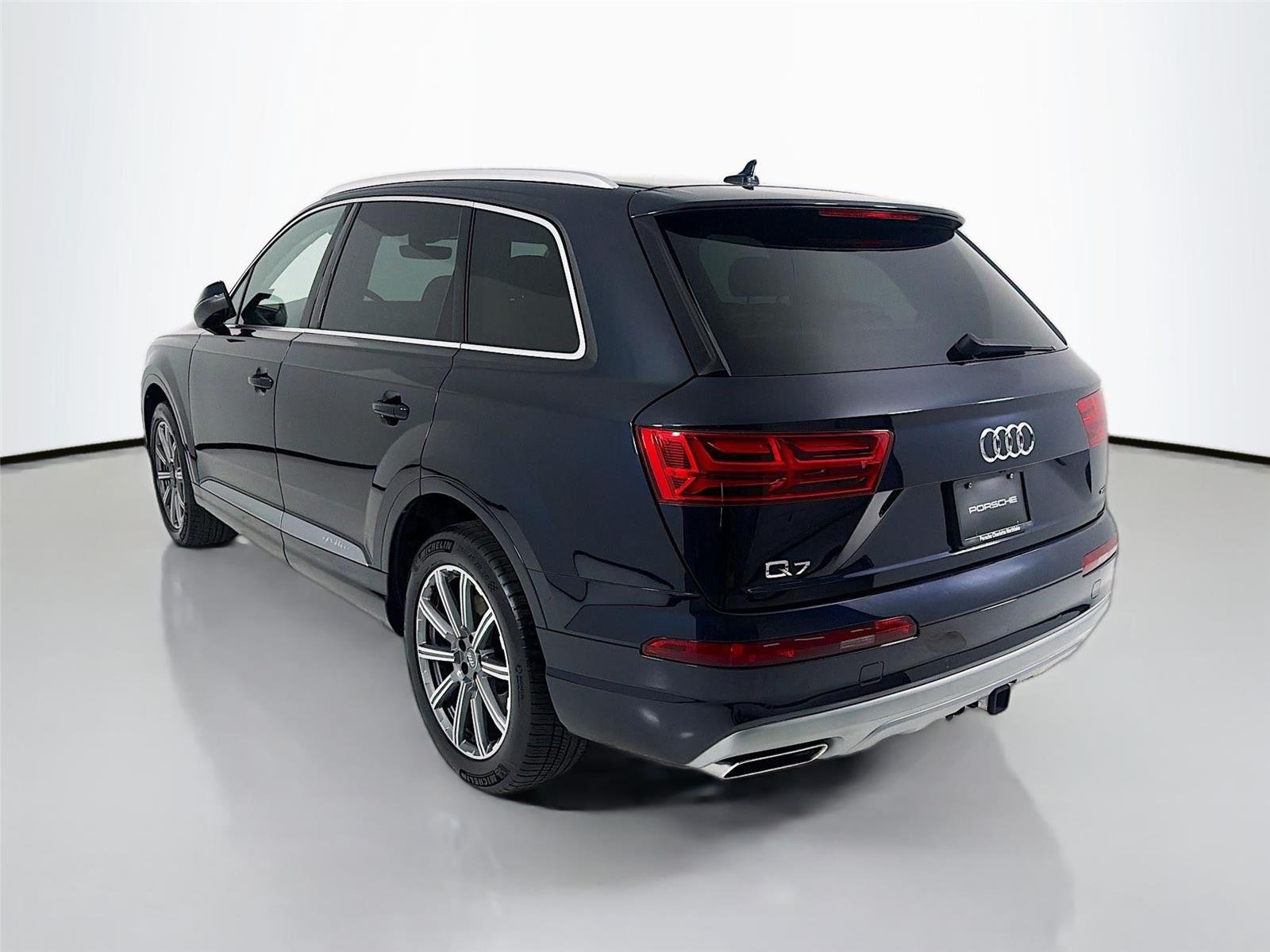 Used 2018  AUDI  image 3