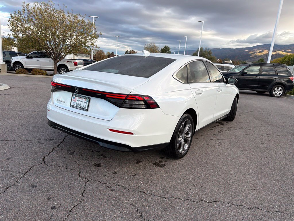 Used 2024 Platinum White Pearl Honda EX image 5