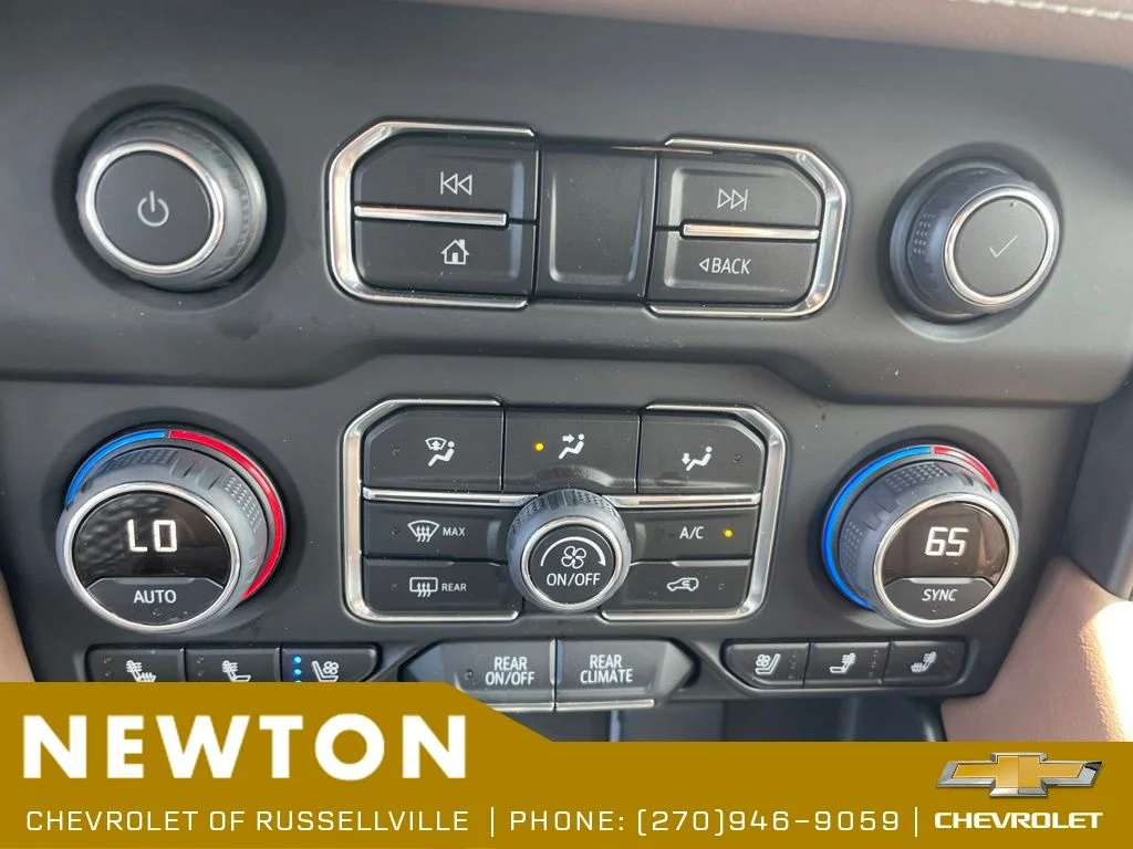 Used 2024 Pearl Chevrolet High Country image 14