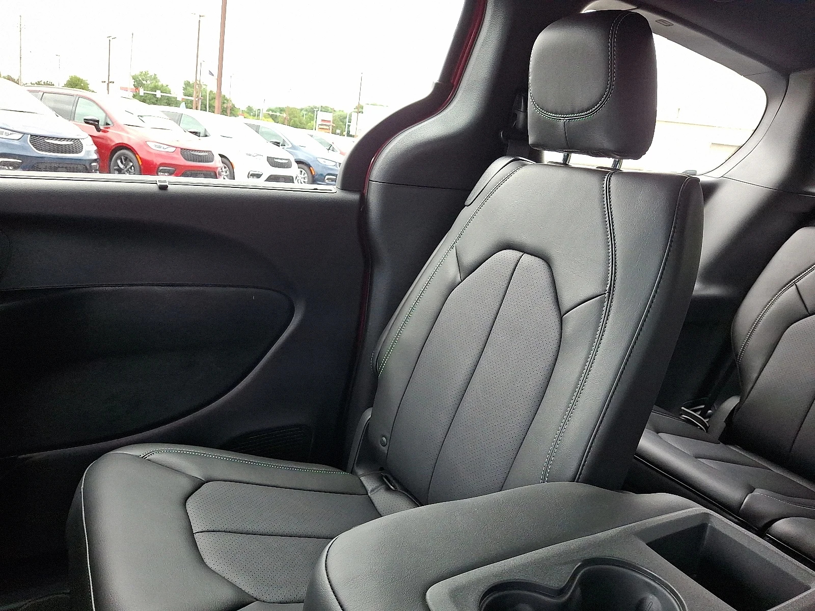New 2026 Red Hot Pearl-Coat Exterior Paint Chrysler Select image 13