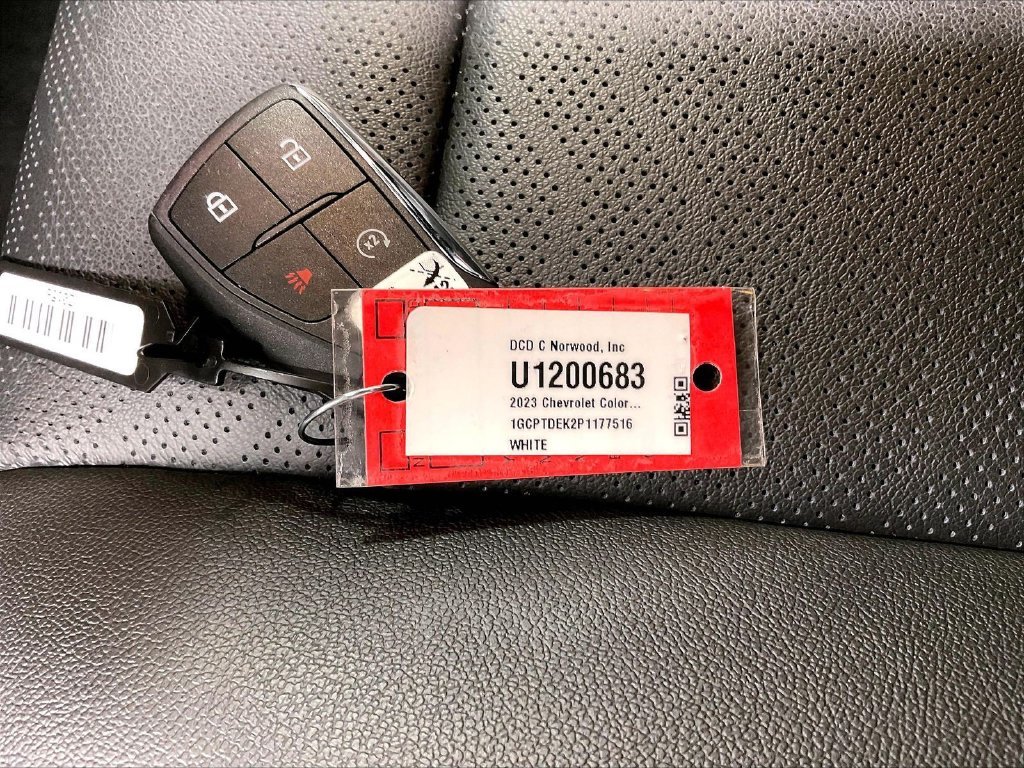 Used 2023 White Chevrolet Z71 image 30