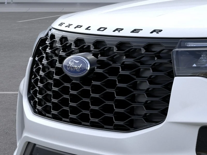 New 2026 Star White Metallic Tri-Coat Ford ST-Line image 42