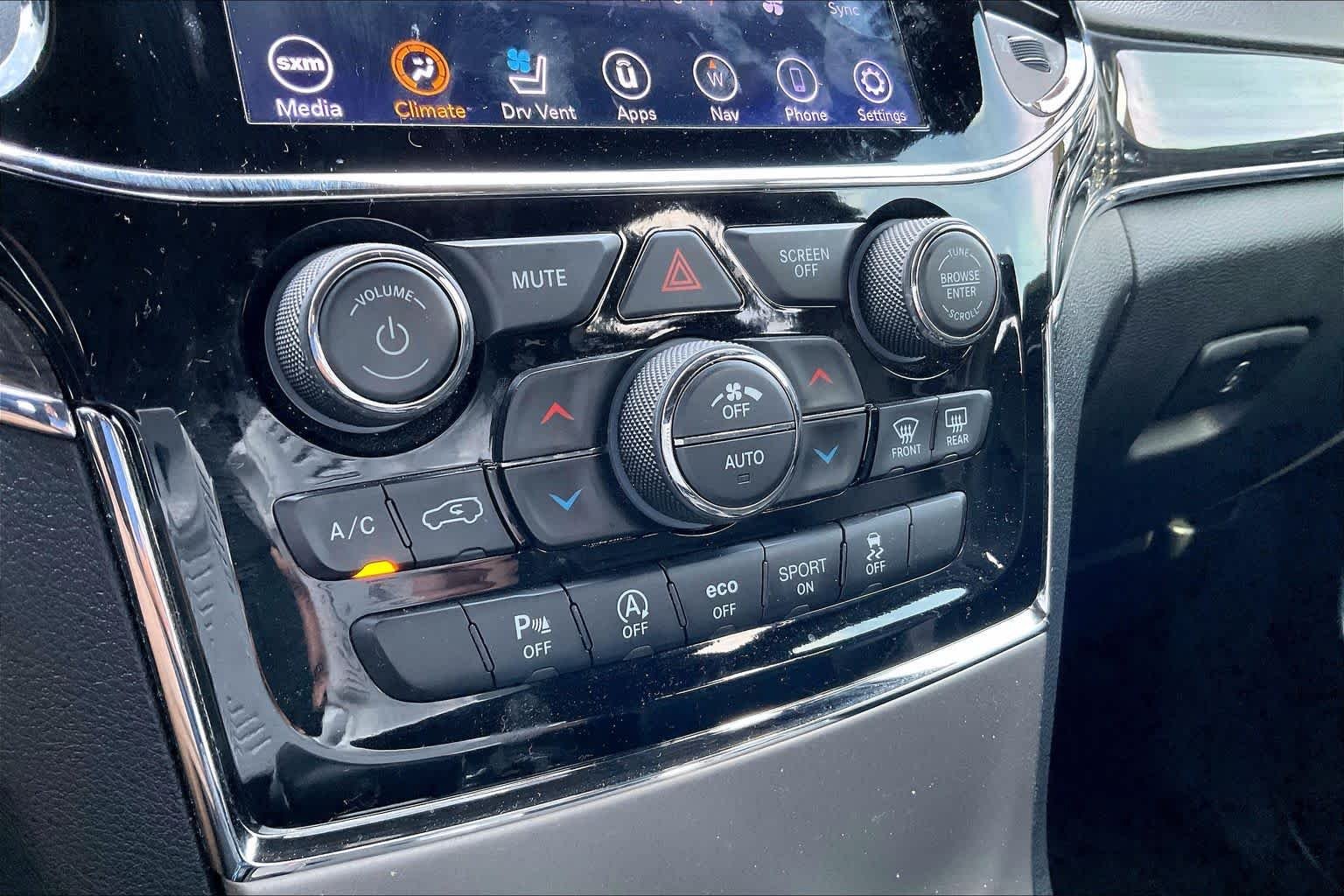 Used 2020 Granite Crystal Metallic Clearcoat Jeep Overland image 32