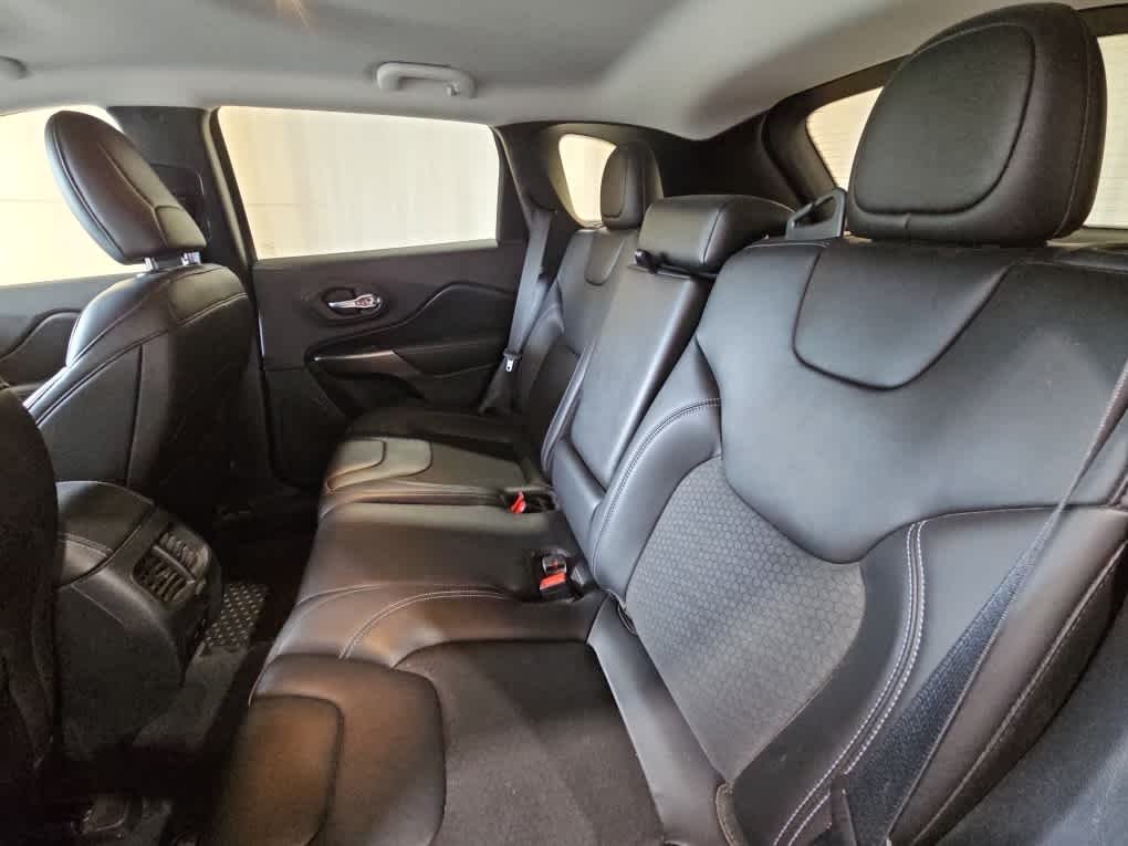 Used 2020 Granite Crystal Metallic Clearcoat Jeep Latitude Plus image 7