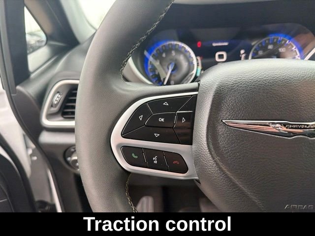 Used 2025 White Chrysler Select image 15