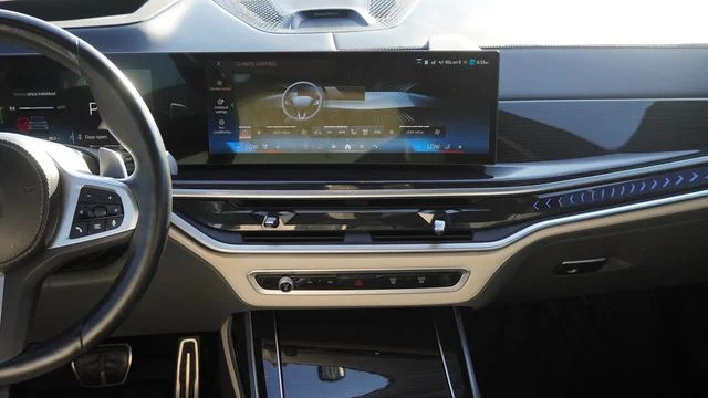 Used 2024 Gray BMW xDrive40i image 17