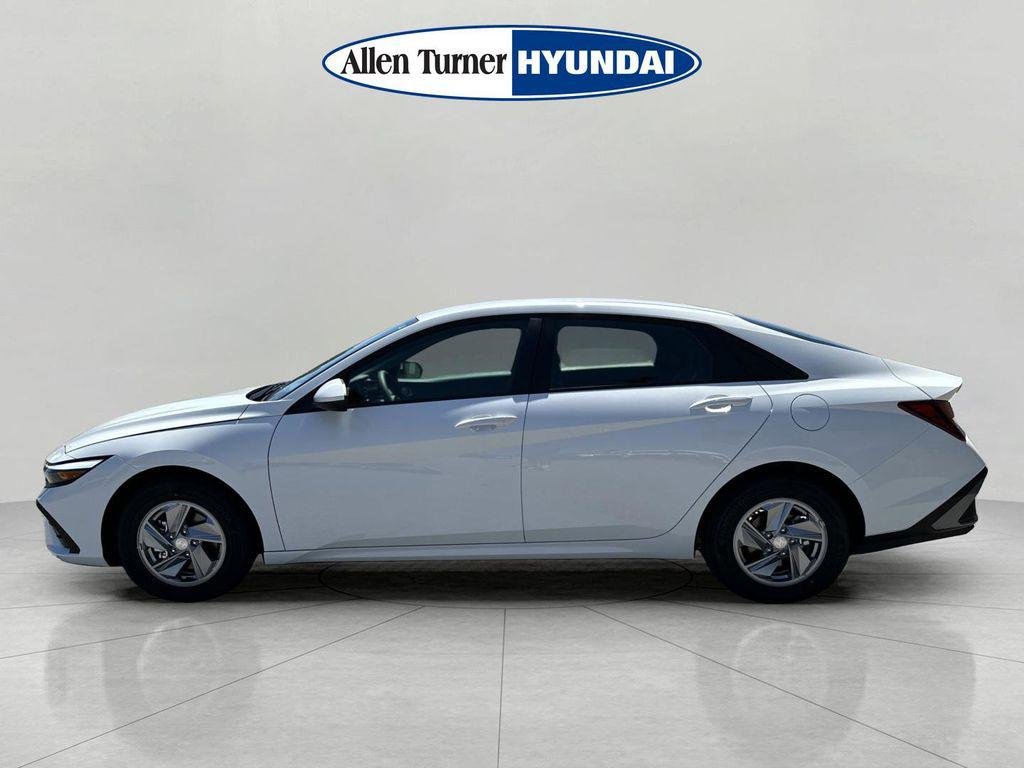 New 2026 Serenity White Hyundai SE image 4