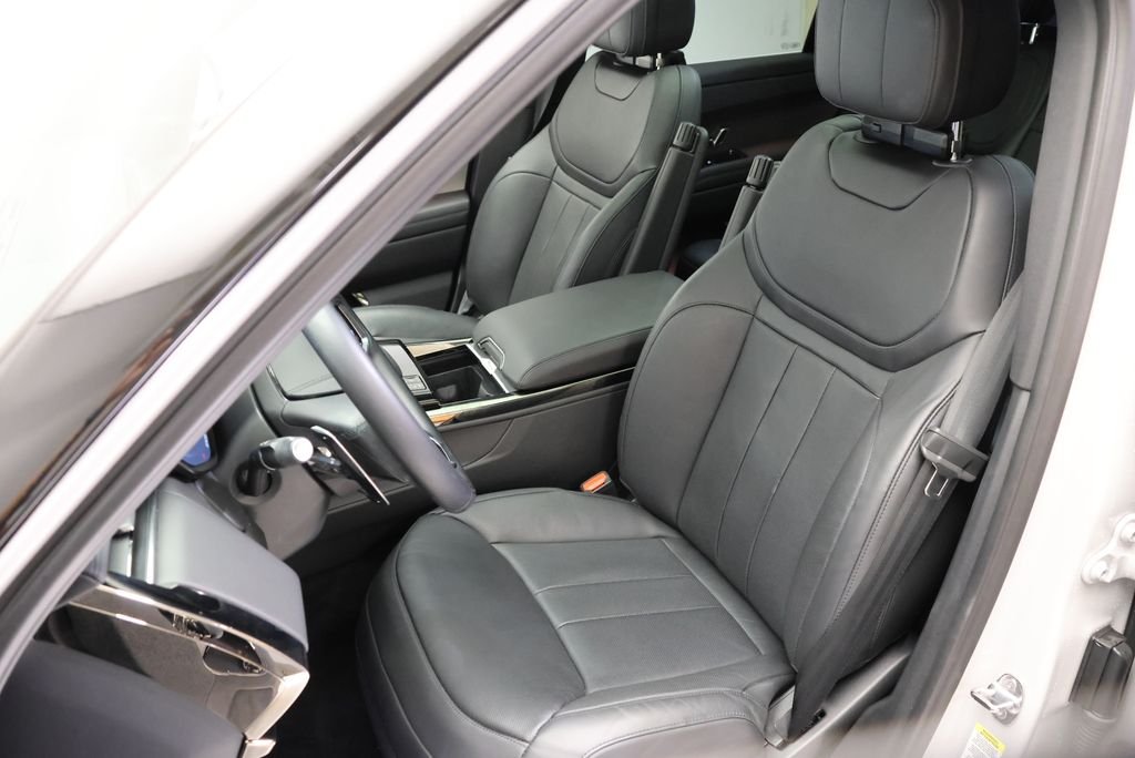 Used 2024 Borasco Gray Metallic Land Rover SE image 30