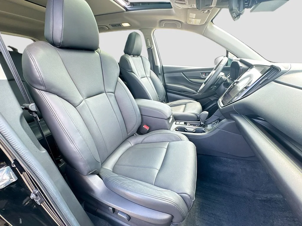 Used 2025 Black Subaru Onyx Edition Touring image 37