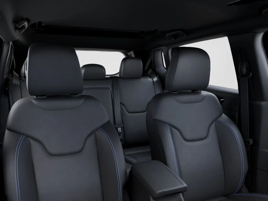 New 2026 Bright White Clear-Coat Exterior Paint Jeep Limited image 26