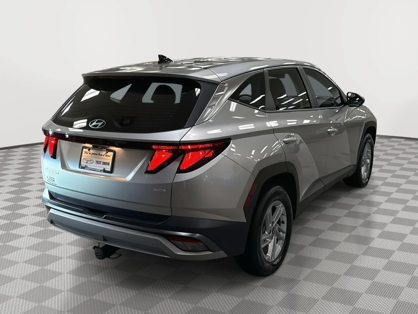 Used 2025 Shimmering Silver Hyundai SE image 5